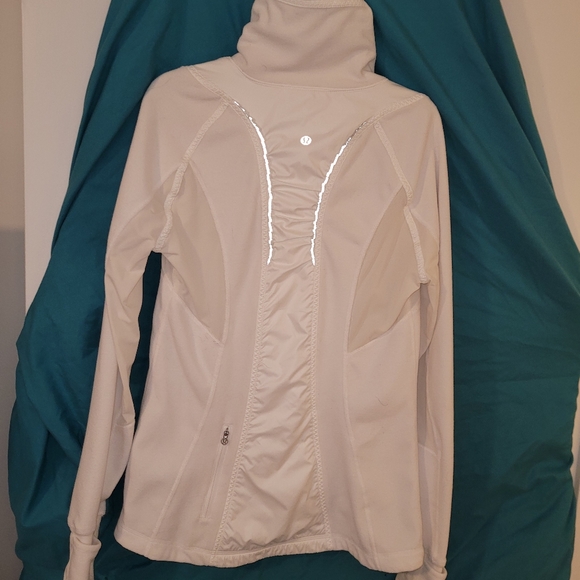 LULULEMON beautiful and form fitting jacket! - Picture 2 of 6